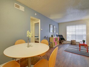 Waterloo East in Austin, TX - Foto de edificio - Building Photo