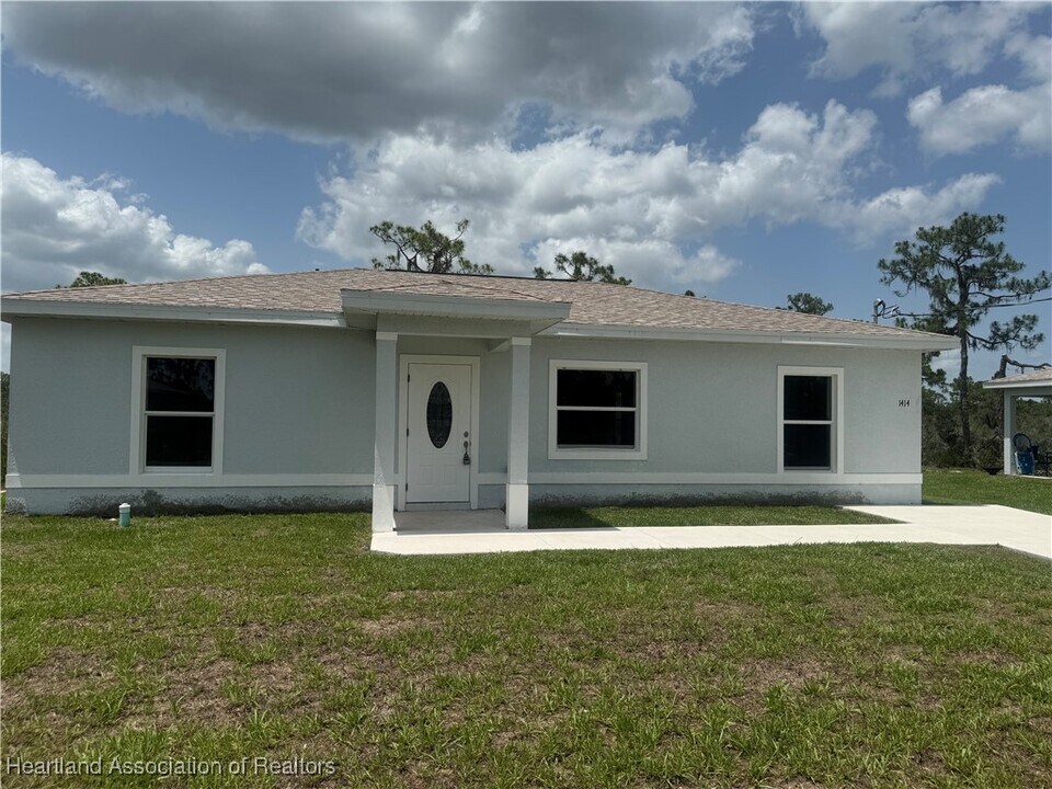 1414 Bittersweet St in Lake Placid, FL - Building Photo