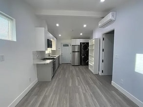 6546 Bobbyboyar Ave in Los Angeles, CA - Foto de edificio - Building Photo