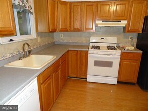1365 Rosanna Dr in Odenton, MD - Building Photo - Building Photo