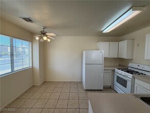 4672 Krissylouise Way, Unit B in Las Vegas, NV - Building Photo - Building Photo