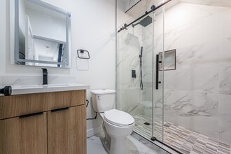 1330 Tamarind Ave in Los Angeles, CA - Building Photo - Building Photo