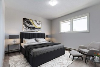 MacKenzie Manor in Regina, SK - Building Photo - Building Photo