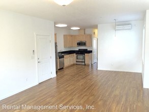 1555 N Willis Blvd in Portland, OR - Building Photo - Building Photo