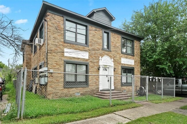 property at 406 Quitman St