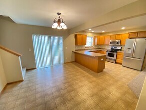 1029 Amelia Dr in Cedar Falls, IA - Building Photo - Building Photo