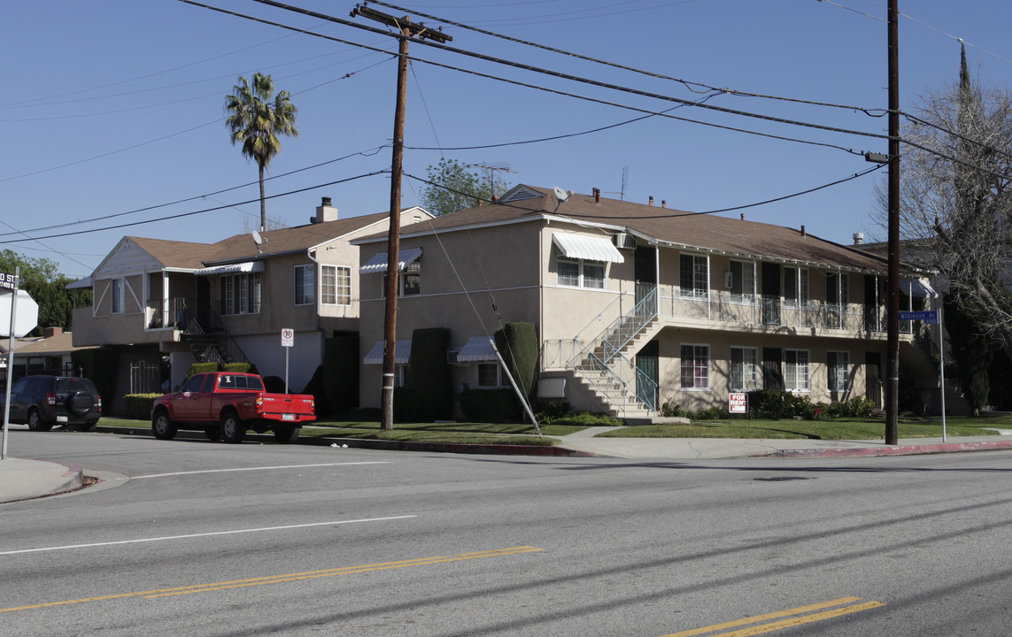 Oxnard Street in North Hollywood, CA - Building Photo