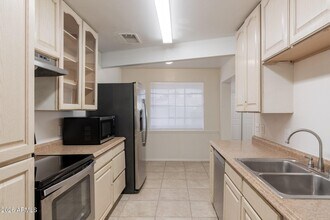 1335 E Broadway Rd in Mesa, AZ - Building Photo - Building Photo