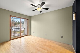5938 NE Hoyt St in Portland, OR - Building Photo - Building Photo