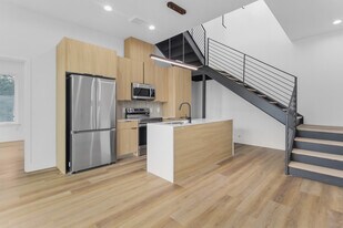 Larkin Place in Houston, TX - Building Photo