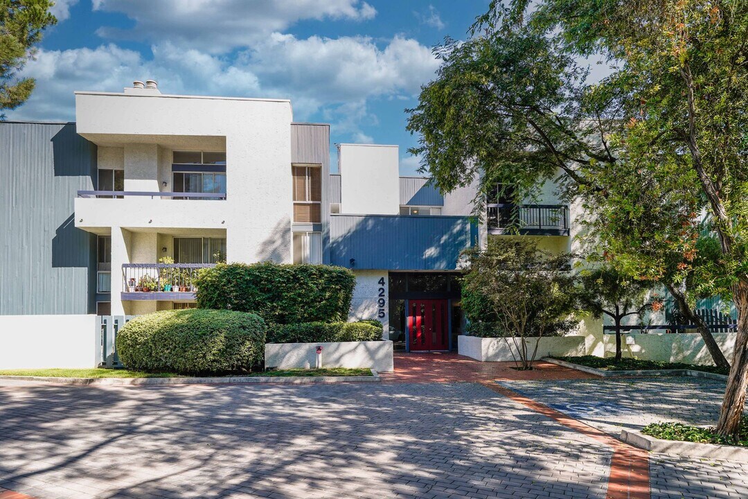 4295 Via Arbolada Via in Los Angeles, CA - Building Photo