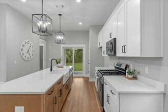 706 N F St in Pensacola, FL - Building Photo - Building Photo