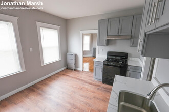 105 Evans St, Unit 3 in Boston, MA - Foto de edificio - Building Photo