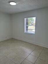 4667 Cambridge St in Greenacres, FL - Foto de edificio - Building Photo