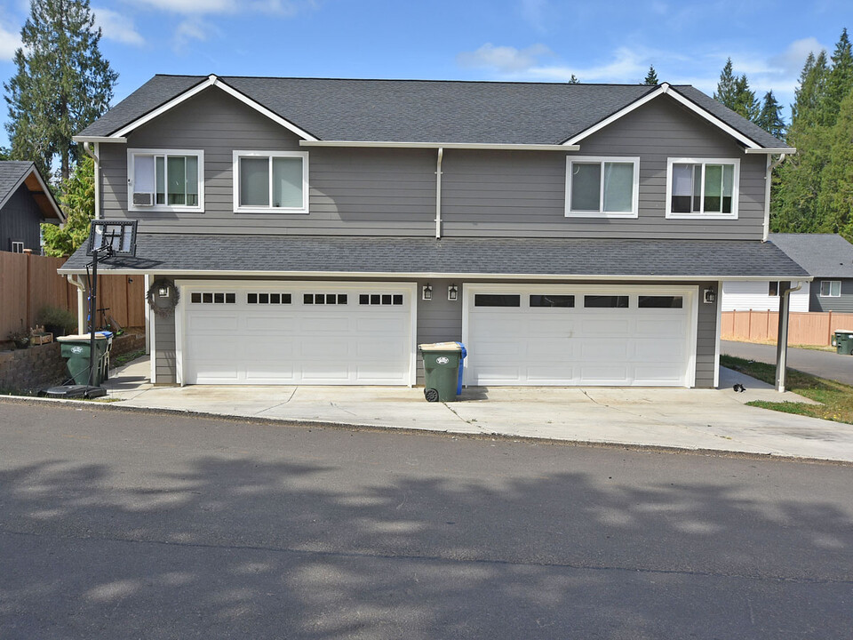 306 Oak St in Winlock, WA - Building Photo