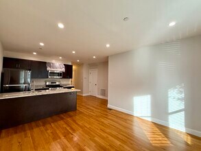 19 Plymouth St, Unit 1A in Cambridge, MA - Foto de edificio - Building Photo