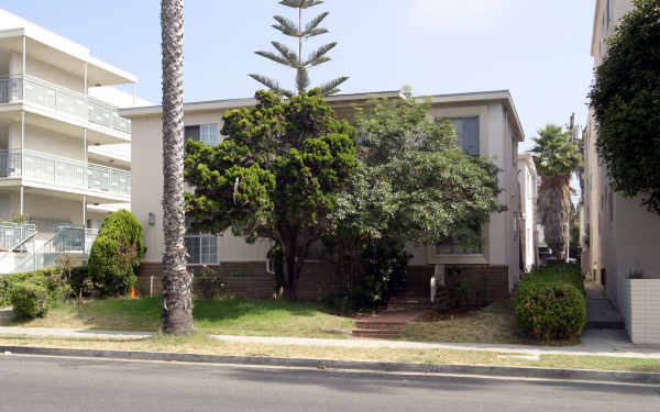 811 4th St in Santa Monica, CA - Building Photo