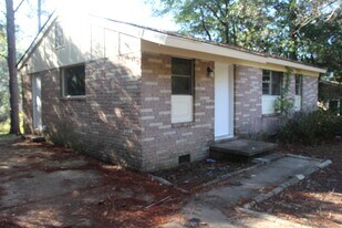 1404 W Lincoln Ave in Albany, GA - Building Photo