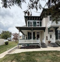 128 N Barbara St in Mount Joy, PA - Building Photo