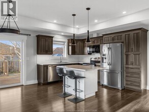 99 Gladstone Ave in Kingsville, ON - Building Photo - Building Photo