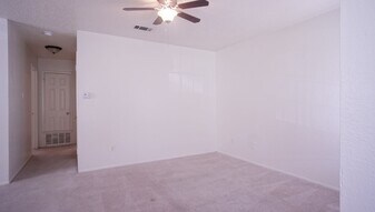 7404 Vintage Hills Dr in Austin, TX - Building Photo