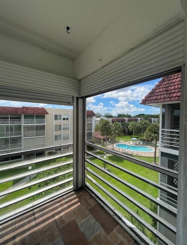 3531 Inverrary Dr in Lauderhill, FL - Building Photo - Building Photo
