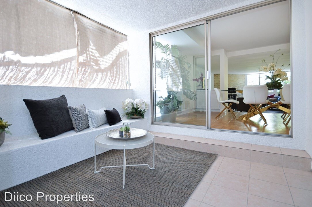 321 N Oakhurst Dr-Unit -#204 in Beverly Hills, CA - Building Photo