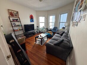 68 Winchester St, Unit 1 in Medford, MA - Building Photo - Building Photo