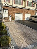 135 Longfellow St in Carteret, NJ - Building Photo