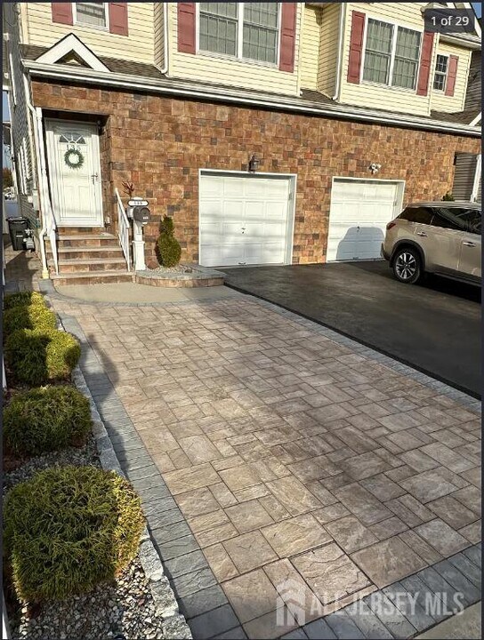 135 Longfellow St in Carteret, NJ - Building Photo