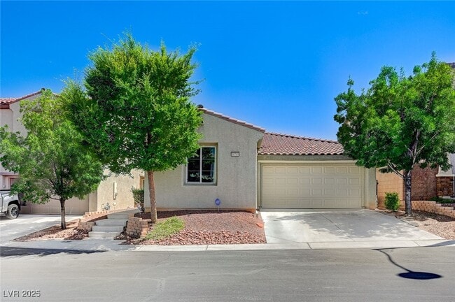10705 Mentesana Ave in Las Vegas, NV - Building Photo - Building Photo