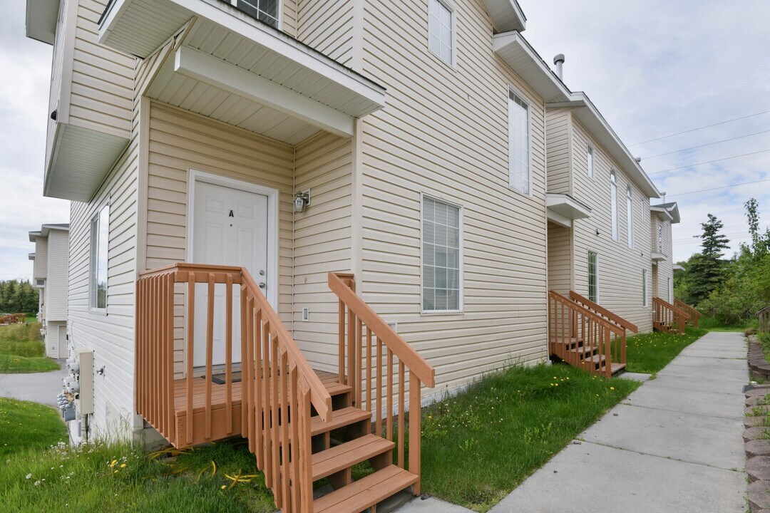 6903 Gold Kings Ave, Unit A in Anchorage, AK - Foto de edificio
