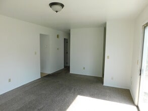 163 Tealwood Rd in Montgomery, IL - Building Photo - Building Photo