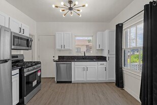 325 N 18th Dr in Phoenix, AZ - Building Photo