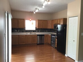 8060 Chesterhill Way in Indianapolis, IN - Building Photo - Building Photo