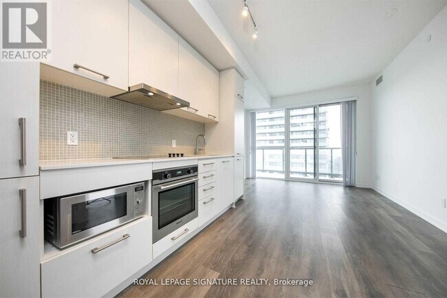 87-3787 Peter St in Toronto, ON - Building Photo - Building Photo