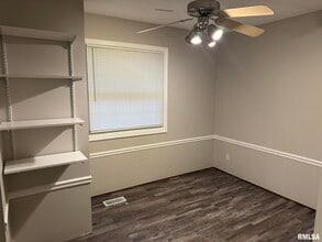 1868 Kings Dr in Bettendorf, IA - Building Photo - Building Photo