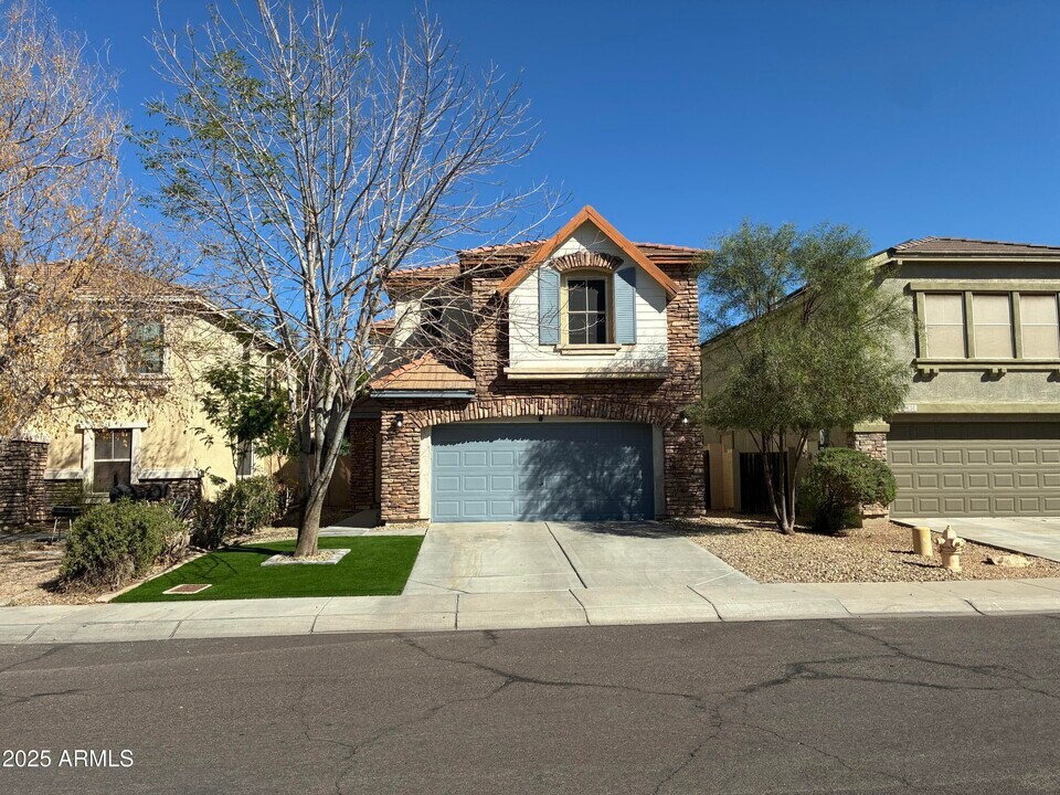 13438 W Rose Ln in Litchfield Park, AZ - Building Photo