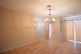 17 N "E" St in McAllen, TX - Building Photo - Building Photo