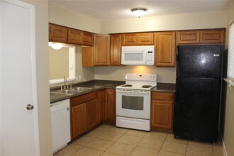 210 G W St in La Porte, TX - Building Photo - Building Photo