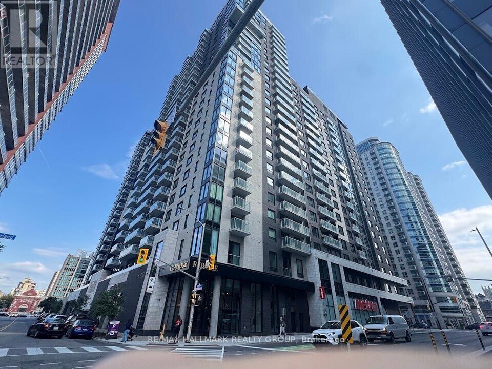 180 George St in Ottawa, ON - Building Photo