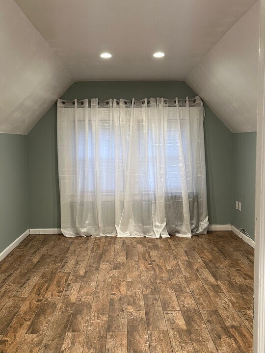 305 Woodside Ave, Unit 3rd floor in Newark, NJ - Building Photo