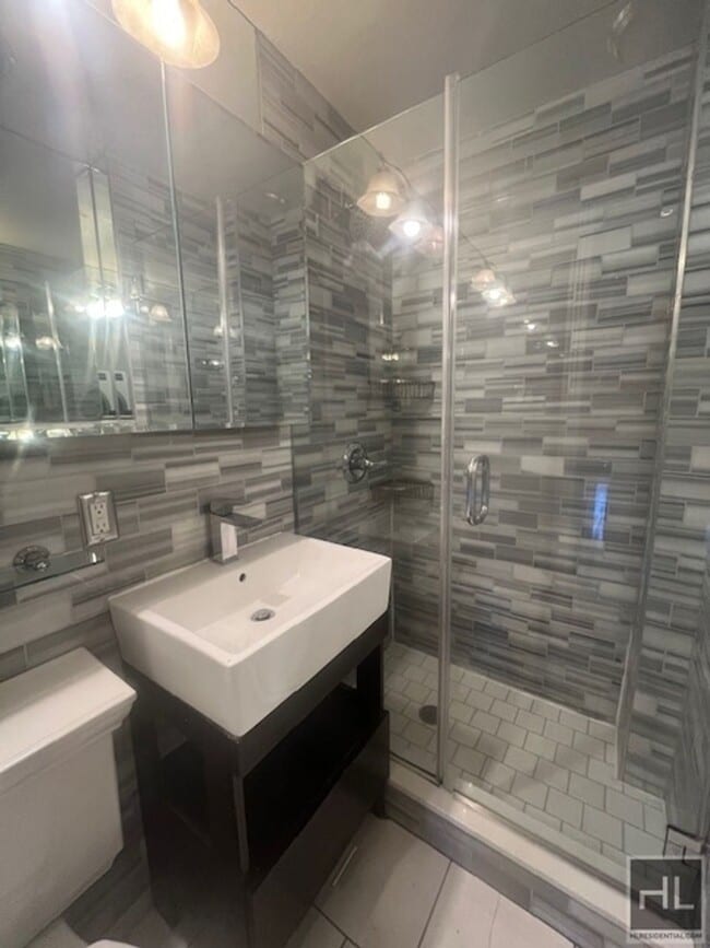 10TH AVE., Unit 2RS in New York, NY - Building Photo - Building Photo