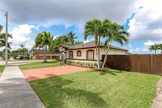 709 SE 14th Pl in Homestead, FL - Building Photo - Building Photo