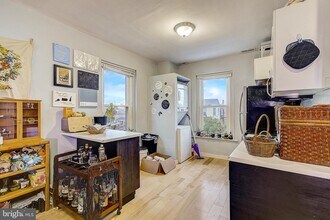 517 Green Ln, Unit #2 in Philadelphia, PA - Foto de edificio - Building Photo