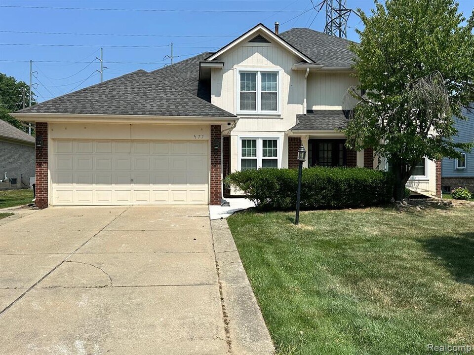 577 Lexington Dr in Rochester Hills, MI - Building Photo