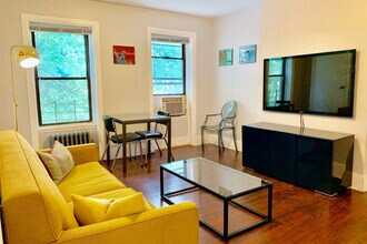 24 Hart St in Brooklyn, NY - Building Photo - Building Photo