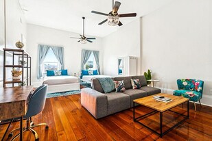 1725 Robert C. Blakes Sr. Dr in New Orleans, LA - Building Photo