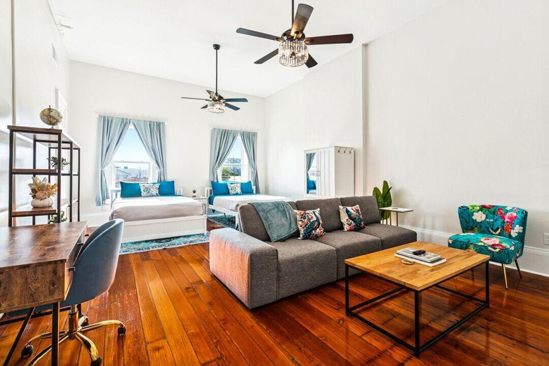 1725 Robert C. Blakes Sr. Dr in New Orleans, LA - Building Photo