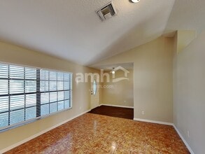 6244 34th Pl E in Palmetto, FL - Foto de edificio - Building Photo